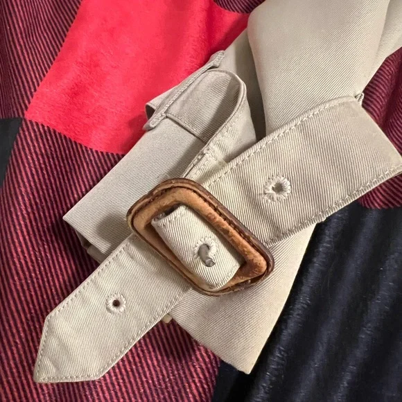 Burberry vintage trench coat- EUC!